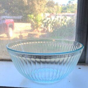 Pyrex Clear Glass Ribbed 10 Cup Mixing, Storage Bowl 7403-S Clear with blue tint